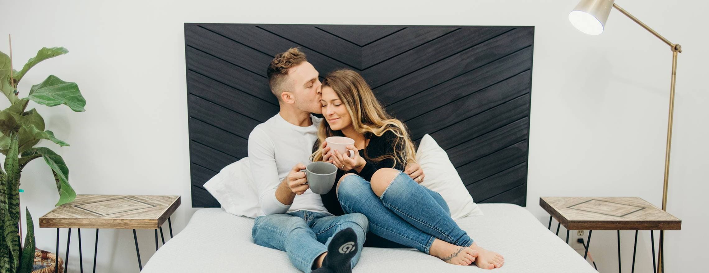 A couple kissing on a Leesa mattress