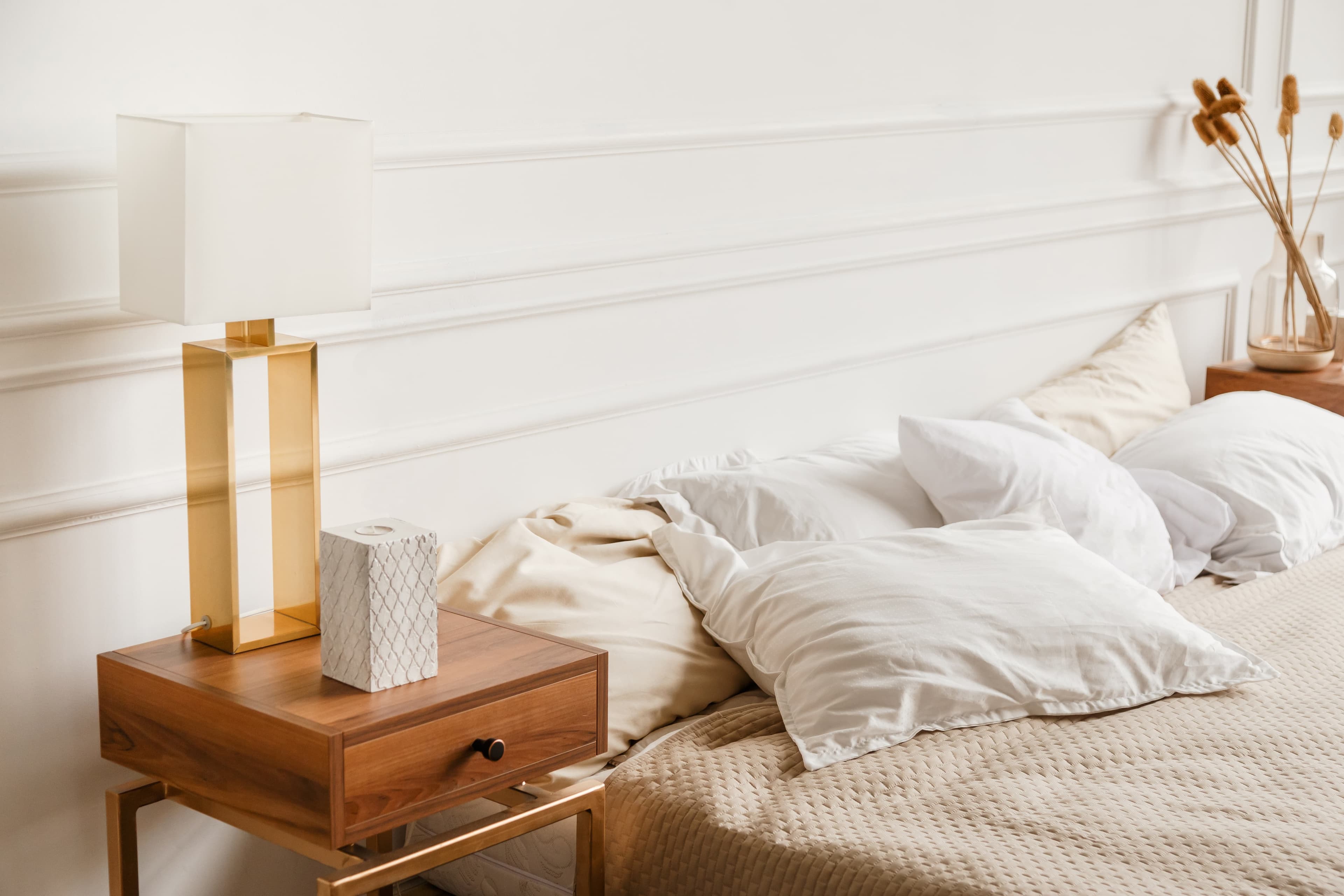 Leesa bed with pillows