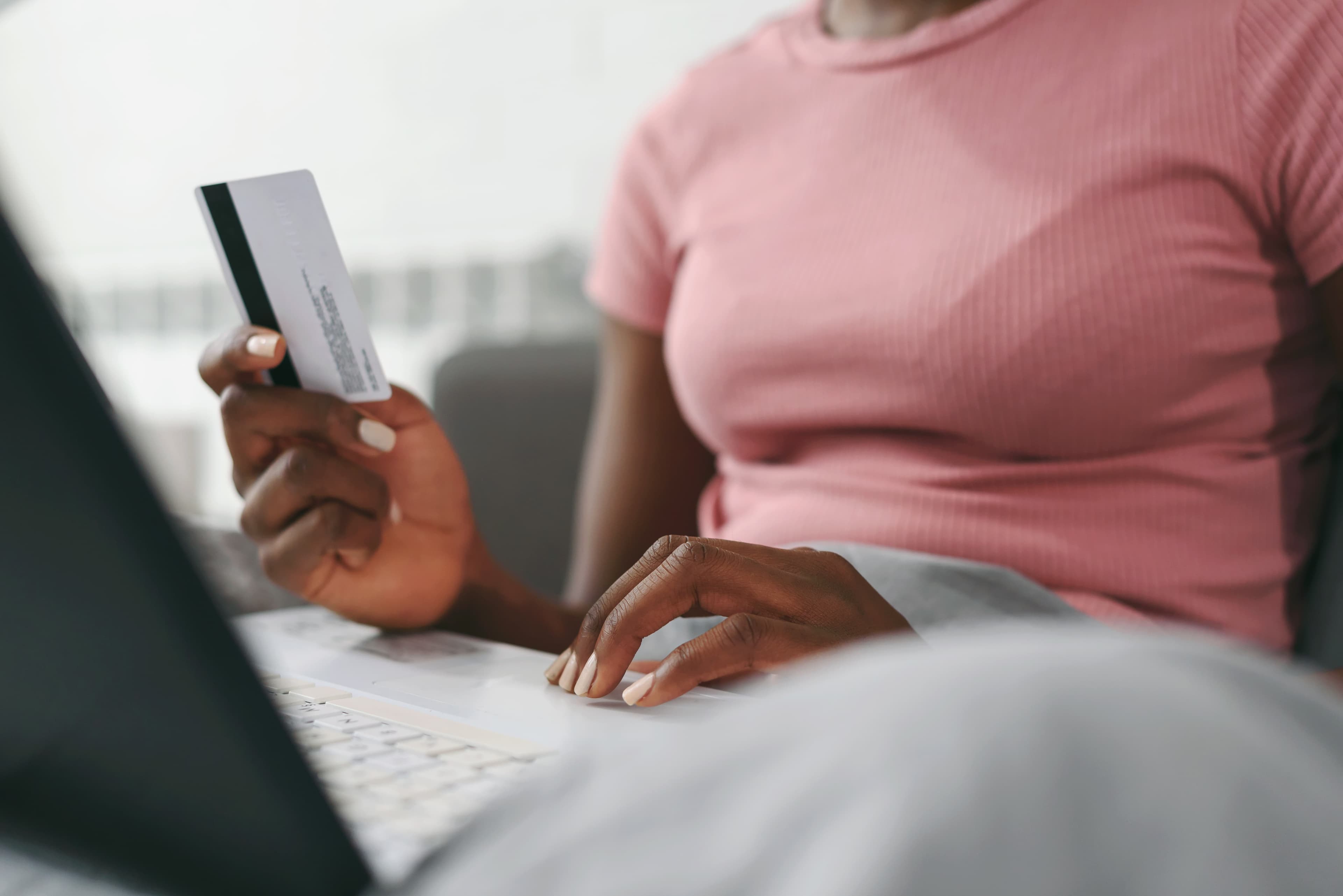 A woman ready to buy her Leesa online